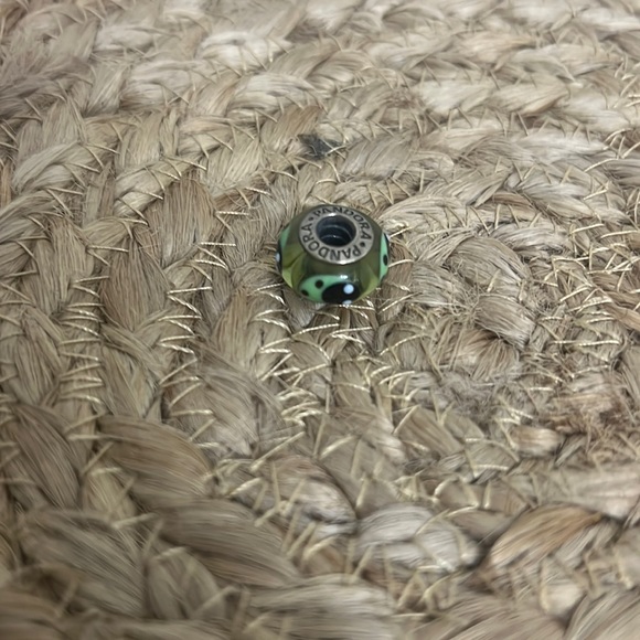 Pandora Green Bug charm - Picture 1 of 3